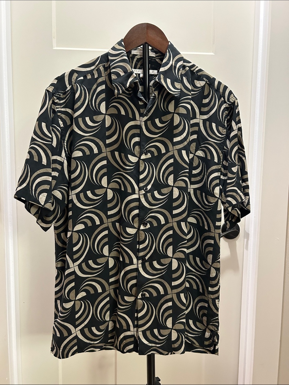 Perry Ellis 100% Silk Black & Cream Geometric Short-Sleeve Button-Down Shirt